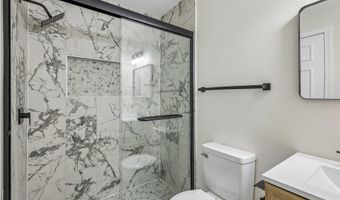 7403 HOUNDSBURY Ct, Alexandria, VA 22315