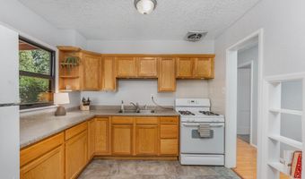 820 Maddox Ave, Aztec, NM 87410
