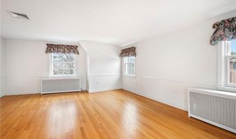 20 Elmsgate Way, East Providence, RI 02916