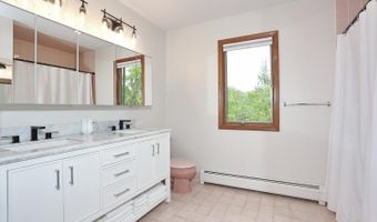 3 Larissa Ct, Airmont, NY 10952