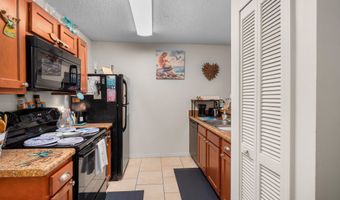 67 W 8TH St, Atlantic Beach, FL 32233
