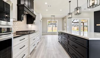 6048 Majestic Waters Dr, Benton, AR 72019