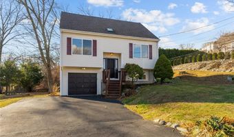 4 Cobble Hill Rd, Lincoln, RI 02865