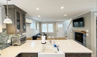 21 Warren Ave 21, Middletown, RI 02842