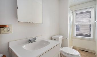 7 Cleveland Ave, Cranston, RI 02920