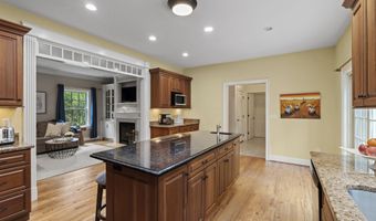 28 Hoop Pole Hill Rd, Chester, CT 06412