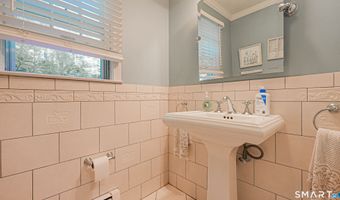 27 Powder Horn Hl, Brookfield, CT 06804