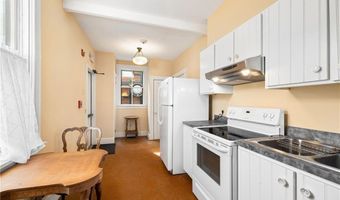 3 Memorial Blvd, Newport, RI 02840