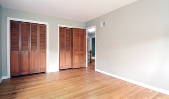 604 S Reuter Dr, Arlington Heights, IL 60005