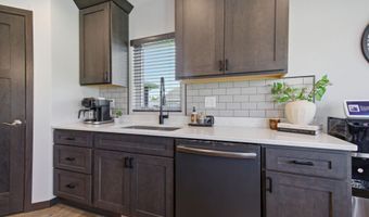 1209 Kettering Dr, Aberdeen, SD 57401