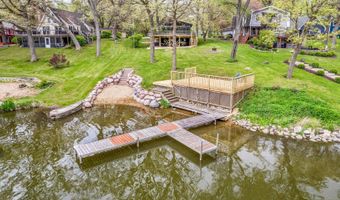 797 LAKE HOLIDAY Dr, Hainesville, IL 60548