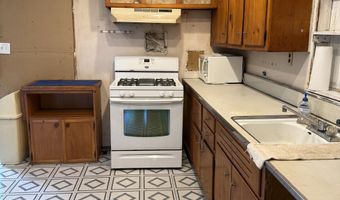 574 Hopping Rd, Belford, NJ 07718