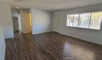 20221 Zuni Rd B, Apple Valley, CA 92307