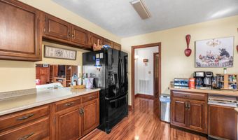 2416 Cherokee Dr, Bean Station, TN 37708