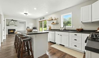 102 Chaudoin Dr, Angola, IN 46703