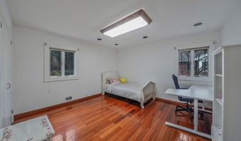 140 Dogwood Rd, Albertson, NY 11576