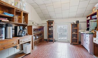 4402 220Th Trl, Amana, IA 52203