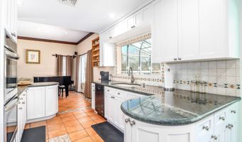 38 N Lake Shore Dr, Brookfield, CT 06804