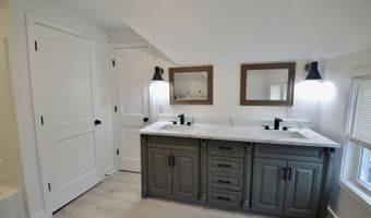 21 Nichols St, Ansonia, CT 06401