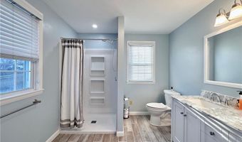 24 High St, Middletown, RI 02842