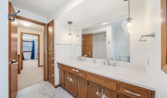 1820 W GLENDALE Ave, Appleton, WI 54914