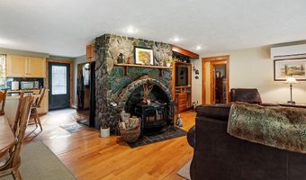 1 Castle View Ln, Belgrade, ME 04917