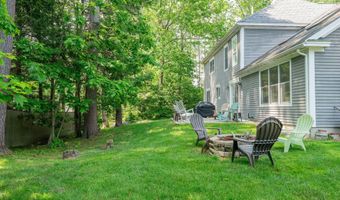 24 Surrey Ln, Falmouth, ME 04105
