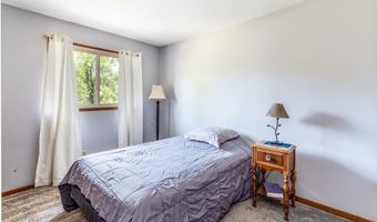 7 Hummingbird Ln, Amherst, NY 14228