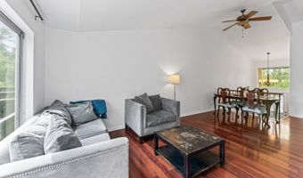 2827 S Embers Ln, Arlington Heights, IL 60005