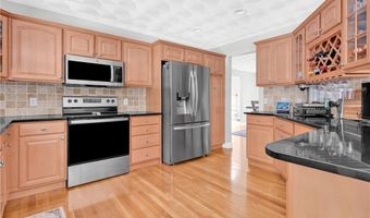 5 WEYMOUTH Ln, Coventry, RI 02816