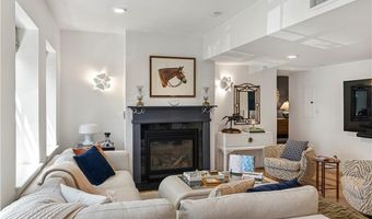 27 High St 2, Newport, RI 02840