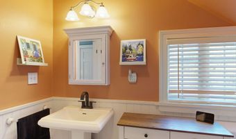 75 Court St, Belfast, ME 04915