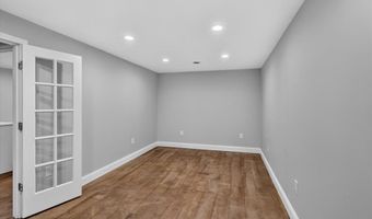 947 Oakfield Dr, Ballwin, MO 63021