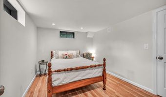 6 Woodlawn Dr, Cromwell, CT 06416