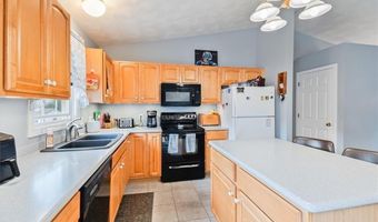 80 TOMAHAWK Trl, Cranston, RI 02921