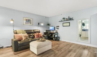 7504 Parkway Dr 100, La Mesa, CA 91942