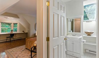 9 Scitterygussett Dr, Falmouth, ME 04105