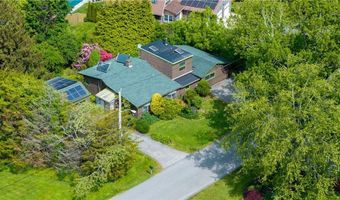 142 Honeyman Ave, Middletown, RI 02842