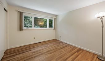74 Woods Rd, Bethany, CT 06524