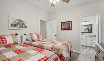 125 Rolling Hills Blvd, Alvord, TX 76225