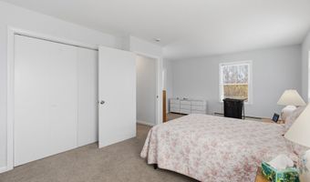 9 Evas Dr, Brookfield, CT 06804