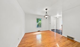 4 Laurel Dr, Albany, NY 12211