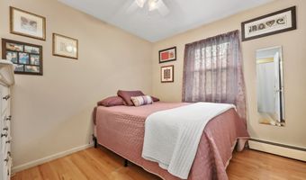 8 Brookview Ct, Bethel, CT 06801