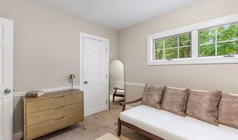 15 Zephyr Ln, Barrington, RI 02806