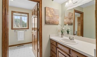 W2880 OAKRIDGE Drive, Appleton, WI 54915