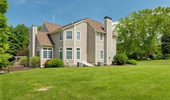 81 Crest Dr, Cranston, RI 02921