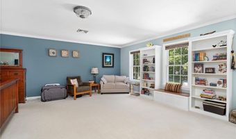 16 Taylor Ln, Warwick, RI 02886