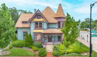 302 S Main St, Algonquin, IL 60102