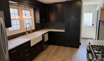 527 Village Ct, Altoona, IA 50009