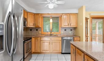 71 Hawthorne Pl, North Providence, RI 02904